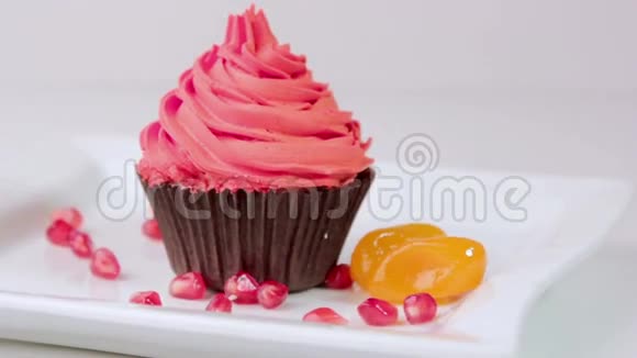 DessertCookiesCake樱桃加水果和咖啡的蛋糕视频的预览图