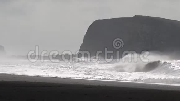 海洋山羊岩海滩索诺马县加利福尼亚州冬季视频的预览图
