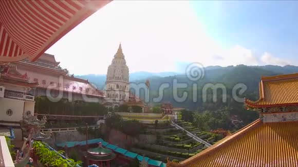 马来西亚槟城KekLokSi寺庙视频的预览图