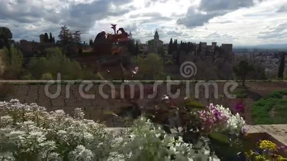 西班牙安达卢西亚格拉纳达2016年4月17日阿罕布拉宫和带花园的盖里亚夫宫视频的预览图