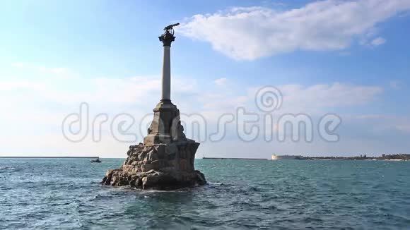 塞瓦斯托波尔被洪水淹没的船只纪念碑视频的预览图