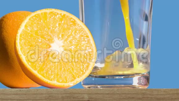 喝一杯橙汁会引起轰动视频的预览图