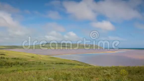 波普克角克里米亚半岛草原部分的春季云的运动视频的预览图