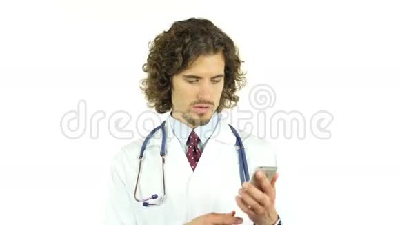 医生用智能手机视频的预览图