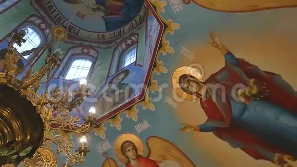 乌克兰教堂内部视频的预览图