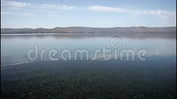 图尔戈亚克山湖视频的预览图