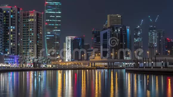 迪拜商务海湾塔晚时间视频的预览图