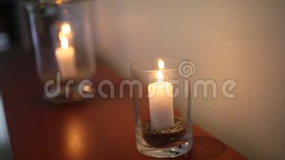 玻璃灯里的蜡烛结婚装饰品黑山婚礼视频的预览图