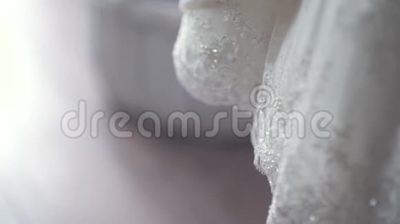 漂亮的白色婚纱细节视频的预览图