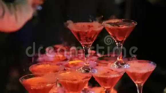 派对上的香槟金字塔视频的预览图