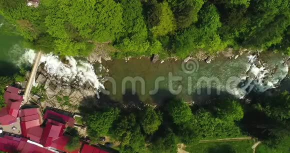 夏季可鸟瞰山河视频的预览图