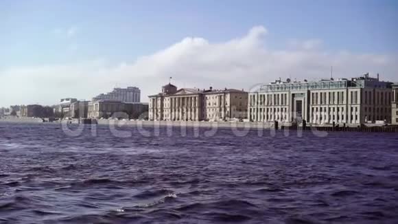 圣彼得堡城市堤岸视频的预览图