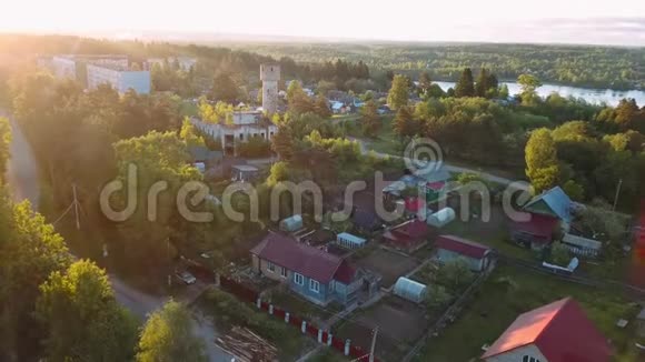 俄罗斯的一个城市式的定居点尼古拉与木屋视频的预览图