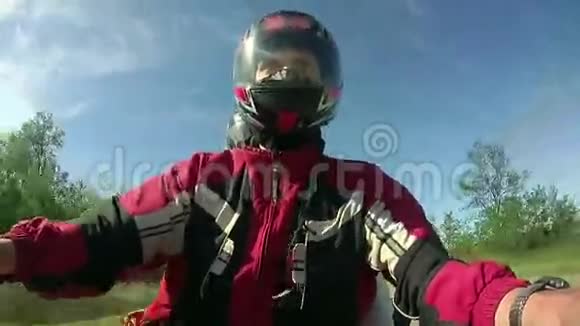骑摩托车视频的预览图