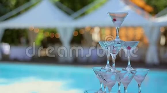 派对上的香槟金字塔视频的预览图