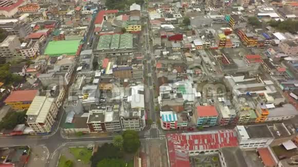 厄瓜多尔BanosDeAguaSanta航空散弹视频的预览图