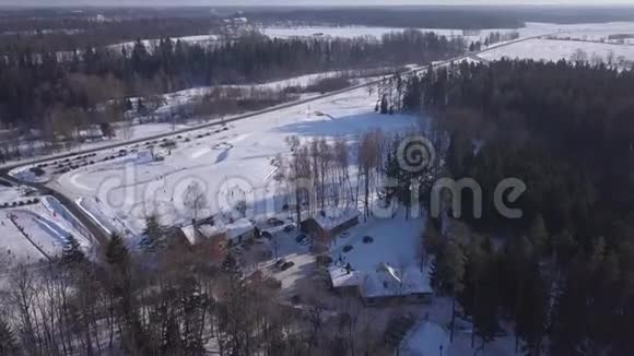 冬季视野克里穆尔达拉托维亚空中无人机顶视图4KUHD视频视频的预览图