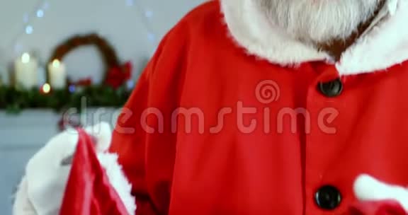 圣诞老人抱着麻袋视频的预览图