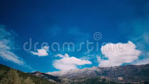 山在黑山雪中近岸布德瓦Lovc视频的预览图