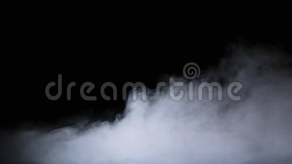 真实的干冰烟雾云雾覆盖视频的预览图