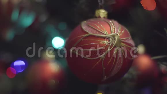 红色和金色圣诞节和新年装饰摘要模糊的博克假日背景眨巴一下加兰圣诞节视频的预览图