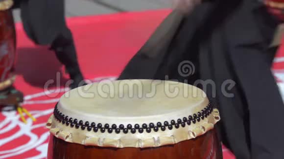 日本艺术家演奏传统的太子鼓视频的预览图