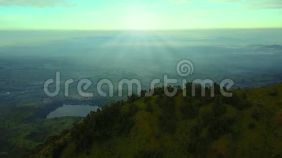 帝昂高原美丽的空中风光视频的预览图