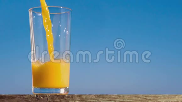 喝一杯橙汁会引起轰动视频的预览图
