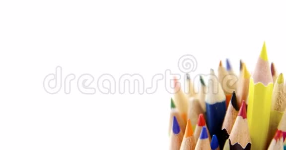 彩色铅笔的特写视频的预览图