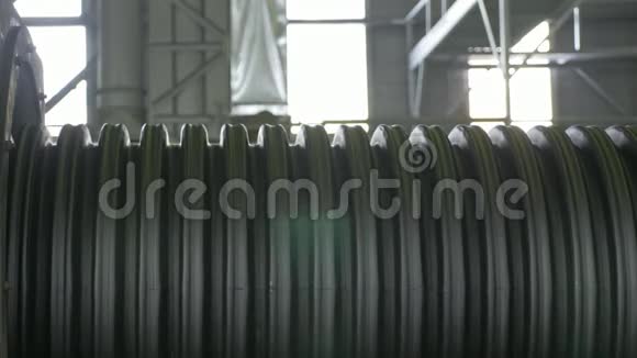 塑料水管的制造制造管子到工厂塑料管道的制作过程视频的预览图