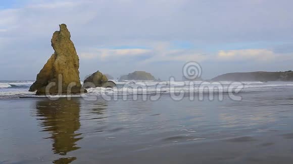 太平洋海岸冲浪视频的预览图