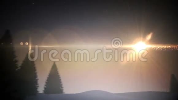 神奇的光在村庄的圣诞树上旋转视频的预览图