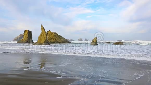 太平洋海岸冲浪视频的预览图