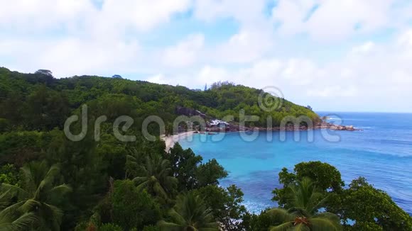 塞舌尔群岛热带岛屿天堂印度洋海洋海洋棕榈沙子波浪马河树木自然岩石海滩视频的预览图