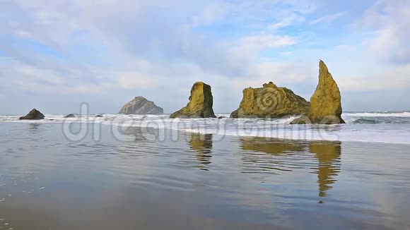 太平洋海岸冲浪视频的预览图