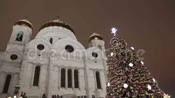 俄罗斯莫斯科的圣诞新年装饰在基督救世主大教堂附近视频的预览图