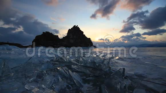 冬天贝加尔湖的景色视频的预览图