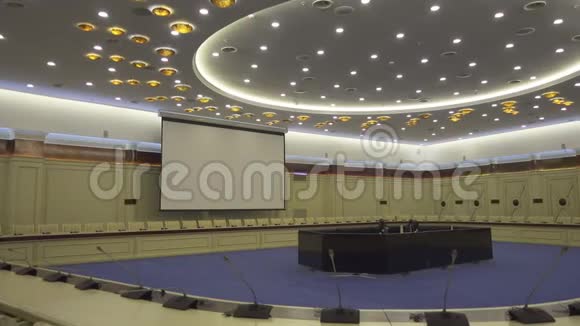 会议厅的内部视频的预览图