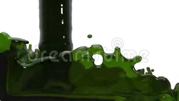 绿色透明液体填充屏幕阿尔法哑光包括在内三维渲染很高的模拟和渲染视频的预览图