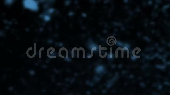 黑色背景蓝色飞行粒子视频的预览图