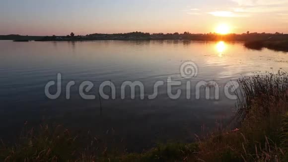 日落湖夏景视频的预览图