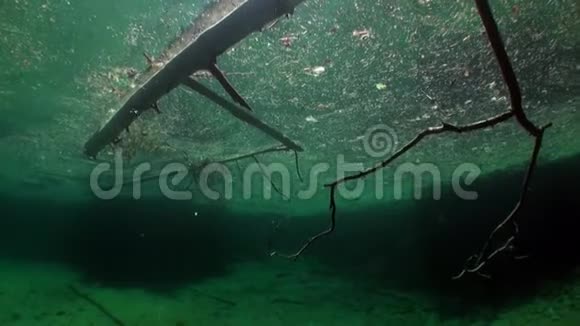 费尔斯坦塞山湖水下泰罗尔奥地利视频的预览图