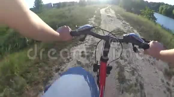 野外自行车动作摄像机视频的预览图