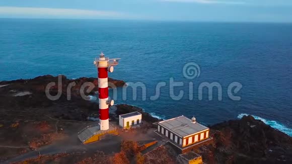从灯塔法罗德拉斯卡的高度在特内里费日落加那利群岛西班牙野生海岸视频的预览图