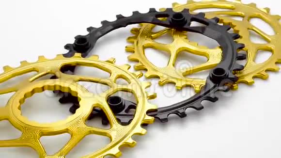 金色和黑色椭圆形自行车链条齿轮视频的预览图