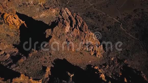 从空中俯瞰海德国家公园飞越山脉和坚硬的熔岩加那利群岛视频的预览图
