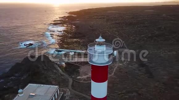 从灯塔法罗德拉斯卡的高度观看特内里费加那利群岛西班牙大西洋野生海岸视频的预览图