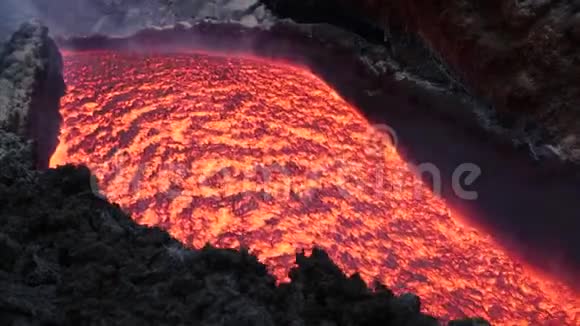 熔岩流在埃特纳火山上西西里岛视频的预览图