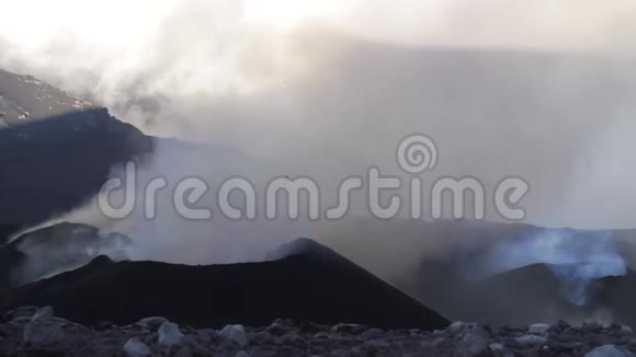西西里火山爆发和熔岩流视频的预览图