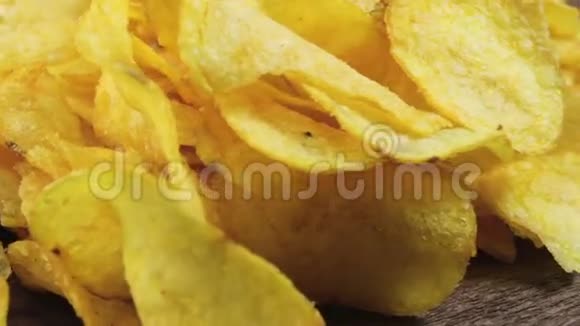 马铃薯芯片旋转视频的预览图